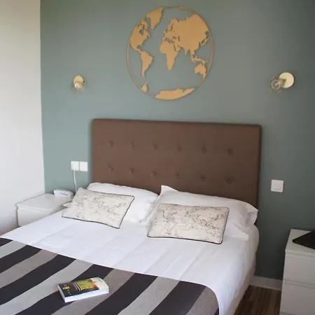 Отель Logis De La Bruyere 3*