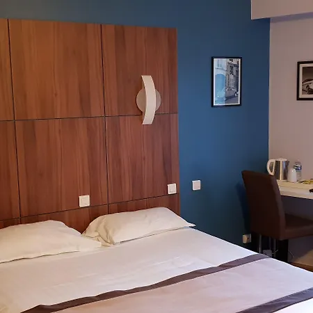 Отель Logis De La Bruyere