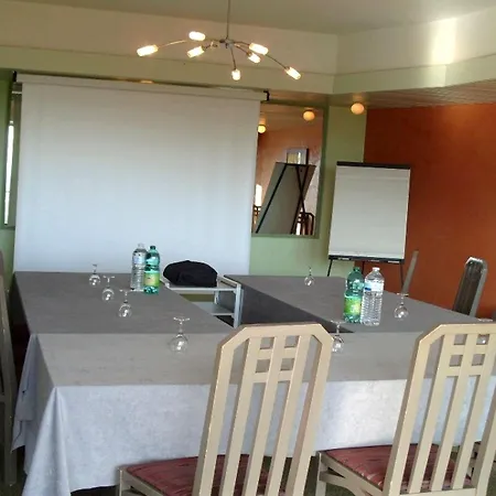 Отель Logis De La Bruyere Пузож