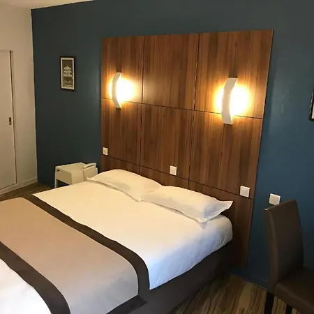 Hotel Logis De La Bruyere 3*