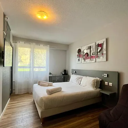 Logis De La Bruyere Hotel