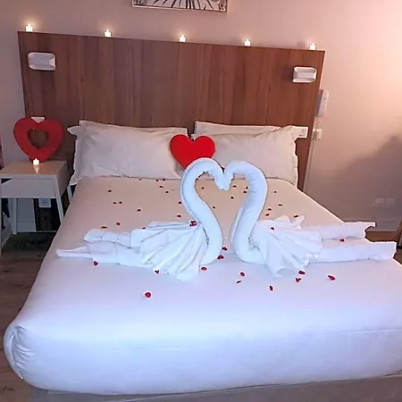 Hotel Logis De La Bruyere