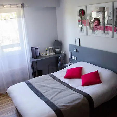 Отель Logis De La Bruyere 3*