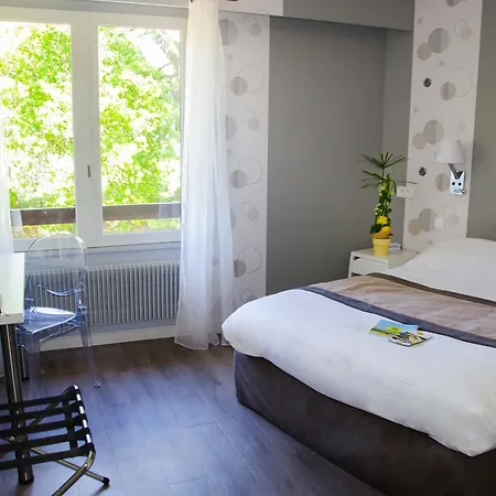 Отель Logis De La Bruyere Пузож