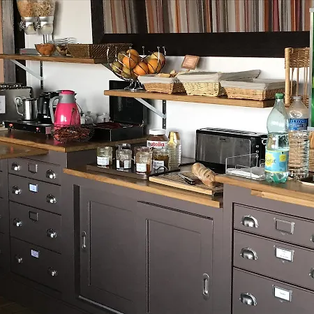 Отель Logis De La Bruyere 3*