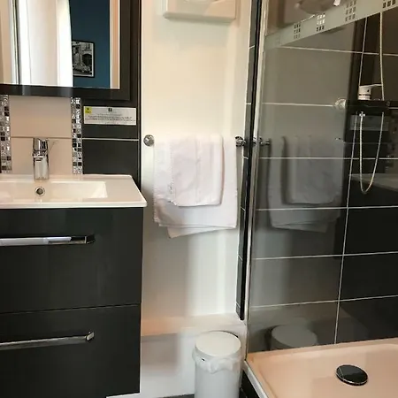 Отель Logis De La Bruyere Пузож