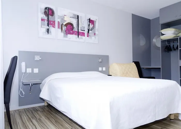 De La Bruyere Hotel 3*