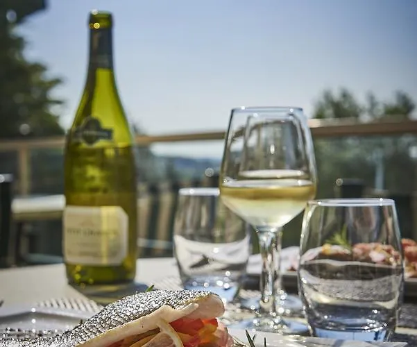 Hotel Logis De La Bruyere